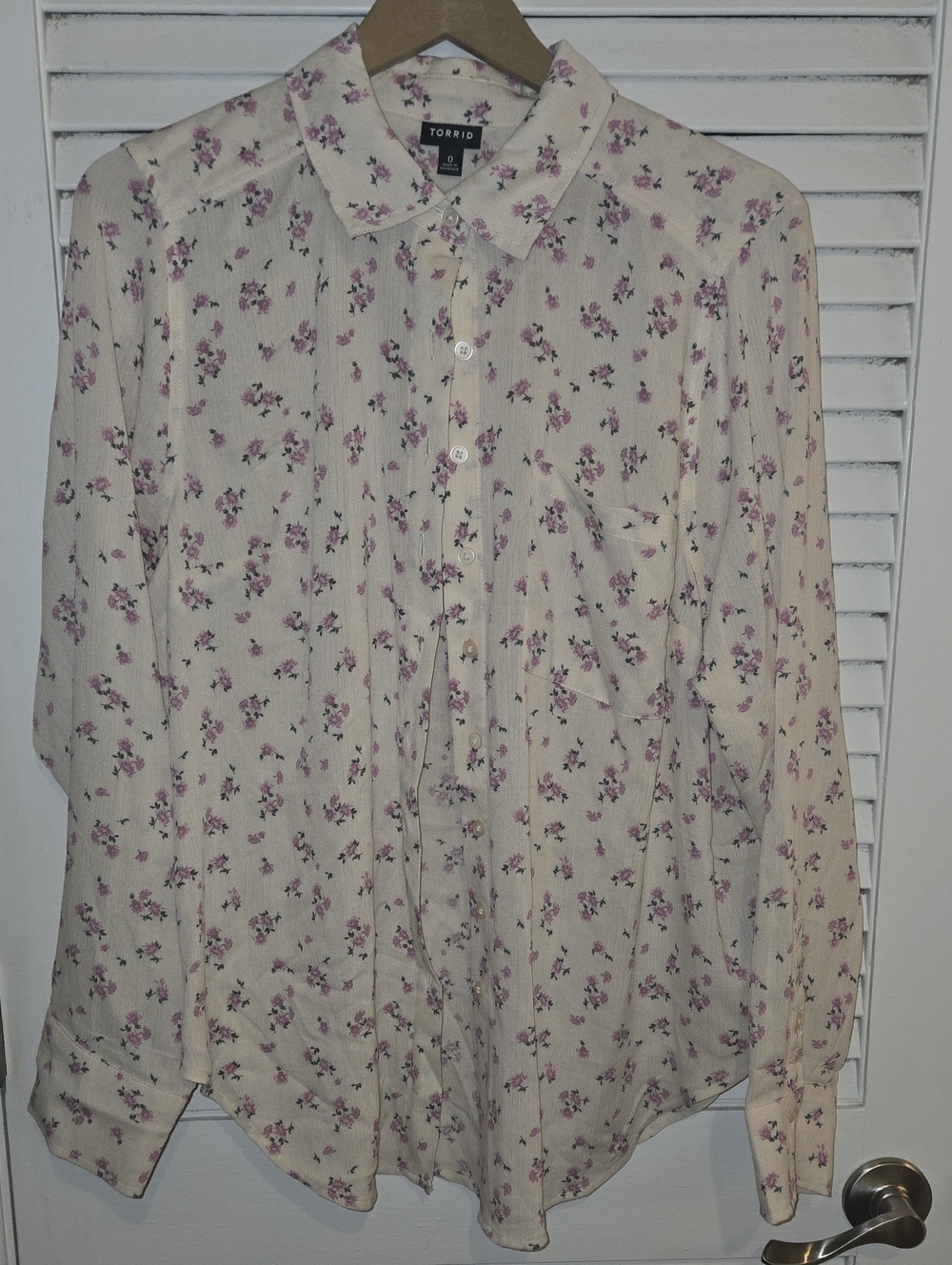 NWOT torrid Cream Blouse with Pink Floral Print sz 0